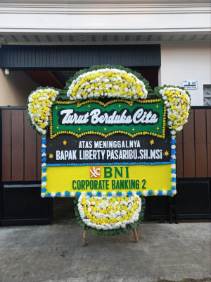 Papan Bunga Duka di Adian Koting