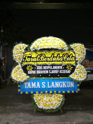 Papan Bunga Duka di Adian Koting